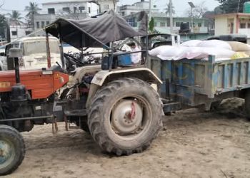 पिकअप गाडी र ट्रयाकटर सहित दुइ चालक पक्राउ
