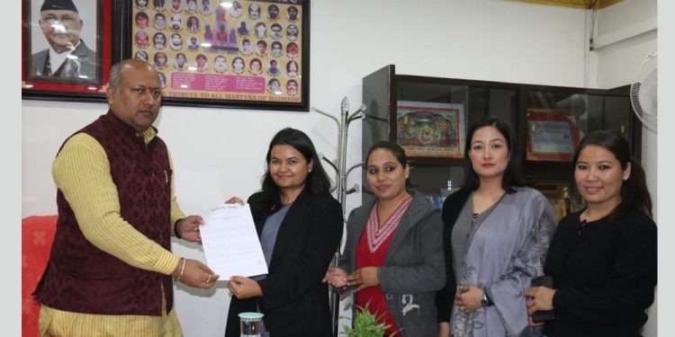 सञ्चारिका समूह नेपालले मुख्यमन्त्री सतीशकुमार सिंहलाई बुझायो १० बुँदे ज्ञापनपत्र