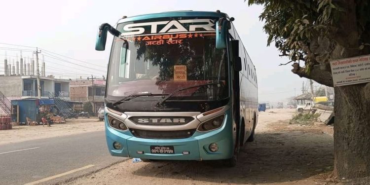 काठमाडौंबाट धनुषाको जटही जाँदै गरेको बसमा एक यात्रुको मृत्यु