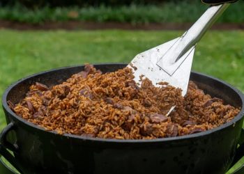 फलामको भाँडोमा यी ३ चिज कहिल्यै नपकाउनुस्, बिगार्न सक्छ स्वास्थ्य