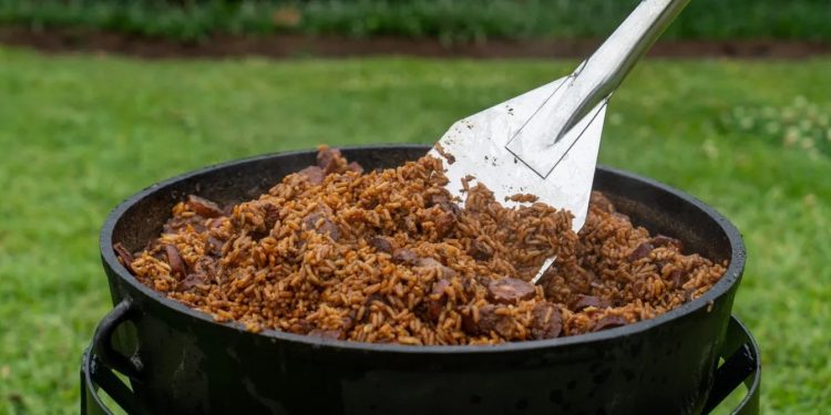 फलामको भाँडोमा यी ३ चिज कहिल्यै नपकाउनुस्, बिगार्न सक्छ स्वास्थ्य