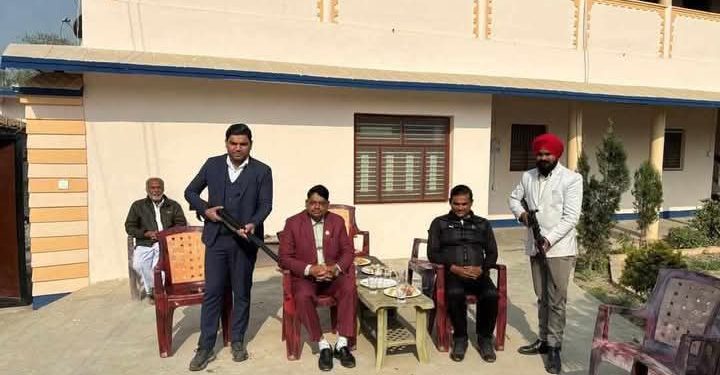 जनमत नेताको हतियार प्रदर्शन, प्रहरीले थाल्यो अनुसन्धान