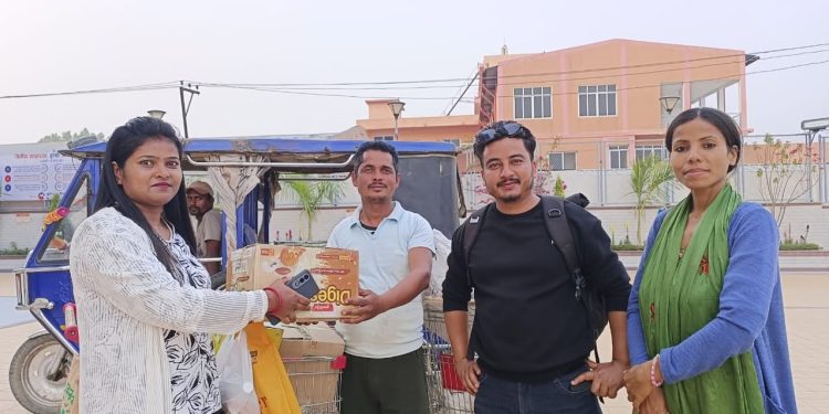 चियाको चुस्कीमा सहयोगी हात