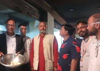 आफैले बुलेट बाइक हाँकेर मुख्यमन्त्री सिँहले गरे होटल अनुगमन