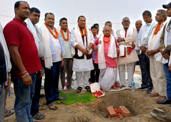 मन्त्री शेष नारायण यादवद्वारा स्थानीय वृद्धमार्फत शमशानघाट शिलान्यास, सहृदयताको उदाहरण