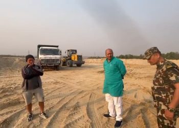 मुख्यमन्त्री सिंहद्वारा जलाद खोलाको अनुगमन, सात वटा टिपर र दुई वटा जेसिबी नियन्त्रणमा