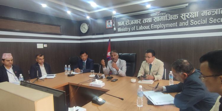 आन्तरिक रोजगारी सृजना गर्न गृहणी महिलालाई आवश्यक सिप प्रदान गर्नुपर्छः श्रममन्त्री भण्डारी