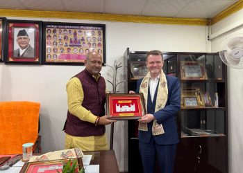 मुख्यमन्त्री सिँह र एसडिसीका डेपुटी चिफ अफ मिसन मेयरबीच भेट