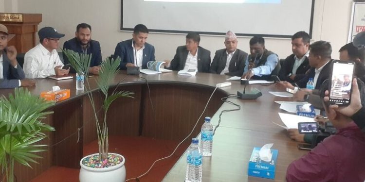अब निजामती कर्मचारी पनि आन्दोलनमा उत्रने