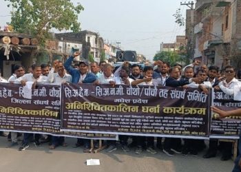 मधेश प्रदेशको मुख्यमन्त्री कार्यालय अगाडि स्वास्थ्यकर्मीको धर्ना