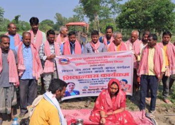 सिरहाको मिर्चैयामा मदन भण्डारी आवास कार्यक्रम अन्तर्गत आवास निर्माण कार्यको माननीय भाग्यश्री चौधरीद्वारा शिलान्यास