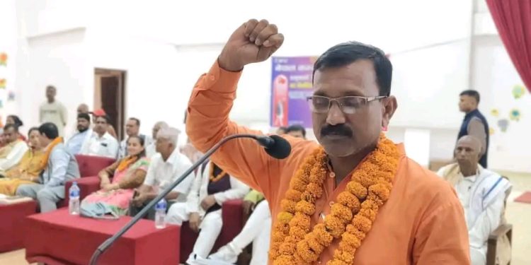 नेकपा एमाले धनुषाको नवनिर्वाचित कार्यसमितिको शपथ ग्रहण कार्यक्रम सम्पन्न