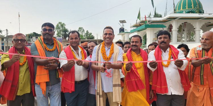 मटिहानीमा रहेको मणिराम बाबा कुट्टीको नव-निर्मित कम्पाउण्ड वालको उद्घाटन सम्पन्न ।