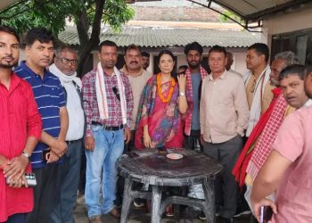 माओवादीका धनुषा जिल्ला कमिटी सदस्य सहित दर्जनौ नेताहरू एमालेमा प्रवेश