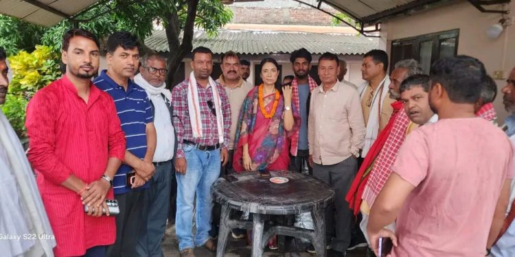 माओवादीका धनुषा जिल्ला कमिटी सदस्य सहित दर्जनौ नेताहरू एमालेमा प्रवेश