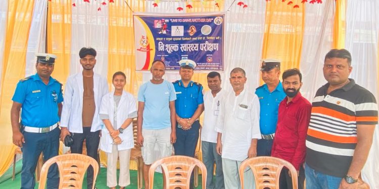धनुषामा ट्राफिक सप्ताह-२०८२ अन्तर्गत चालक तथा सह-चालकहरूको नि : शुल्क स्वास्थ्य परीक्षण कार्यक्रम सम्पन्न