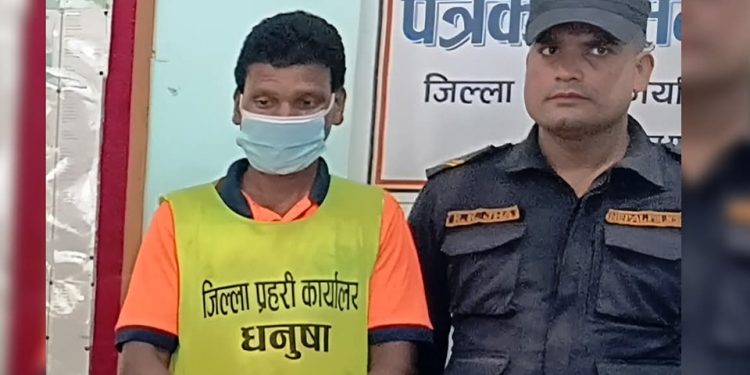 शहीद दुर्गानन्द झाको सालिकमाथि चप्पल प्रहार गर्ने व्यक्ति पक्राउ
