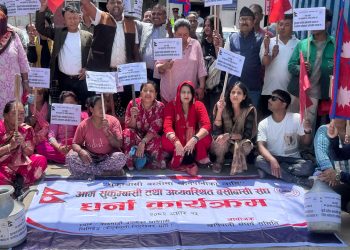 खानेपानी नपाएका सुकुम्बासीले मागे खानेपानी मन्त्रीको राजीनामा