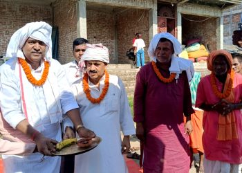 कुर्था वाटिका चाैक-तपनपुर सडक खण्डकाे शिलान्यास