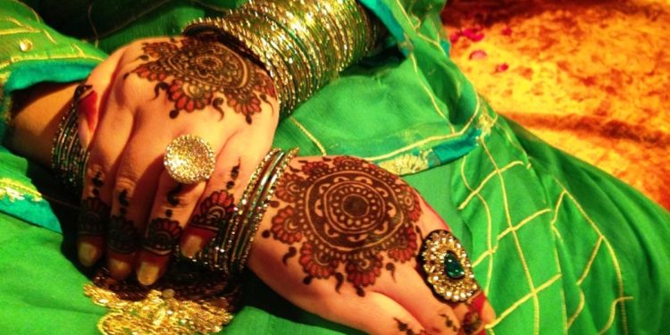 किन लगाइन्छ साउनमा हरियो चुरा र मेहेन्दी ?