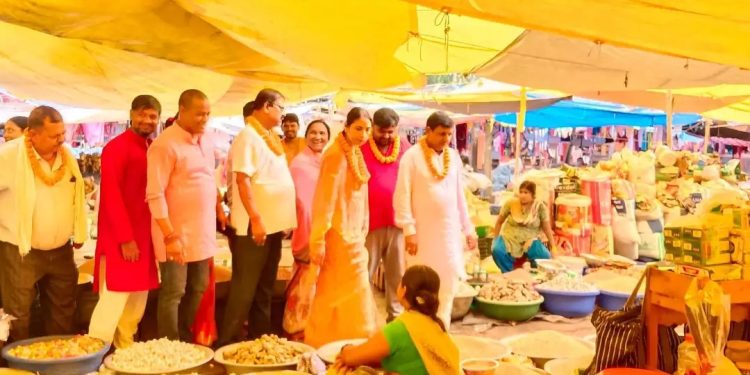 जनकपुरधामको पेठिया बजारलाई सुविधा सम्पन्न बनाउन उपप्रधानमन्त्री रघुवीर महासेठ र पूर्वमन्त्री जुली महतोले गरे स्थलगत निरीक्षण