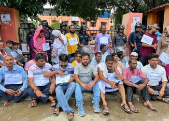 जनकपुरमा पत्रकारमाथि आक्रमण गर्ने वकिलहरुलाई कारबाहीको माग गर्दै पत्रकारहरूको धर्ना