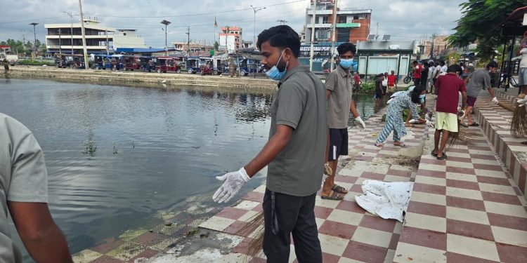 जनकपुरधामको गोरधोई पोखरी सरसफाई गरियो
