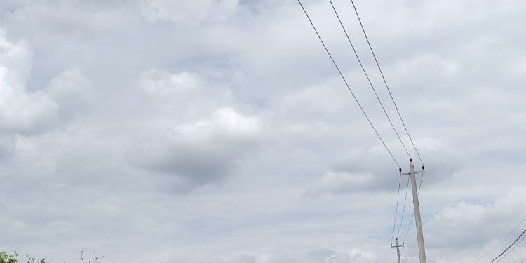 जनकपुरधाम वडा नं. ४,१२ र २४ का नयाँ बस्तीमा ११,००० भोल्टको लाइन र ट्रान्सफर्मर जडान सुरु