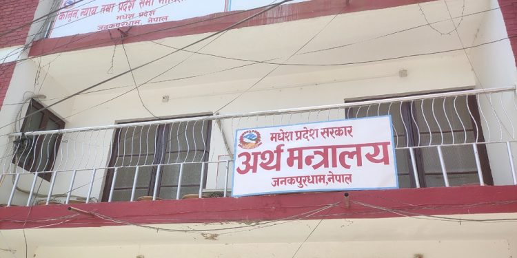 मधेश प्रदेश : सुख्खा र खडेरीकाे बेला कानुन विपरित अर्थ मन्त्रालयले गरे बजेट रोक्का, किसान र सर्वसाधारण मारमा