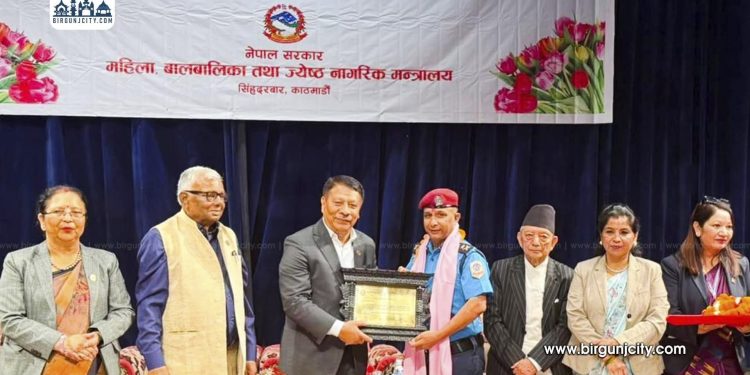 मानव बेचबिखन नियन्त्रणमा योगदानबापत एसपी मिश्रा सम्मानित