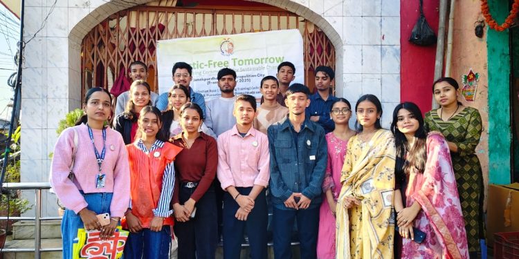 जनकपुरधामको पेठिया बजारमा सडक नाटक मार्फत प्लास्टिक प्रदूषण विरुद्धको जनचेतना 