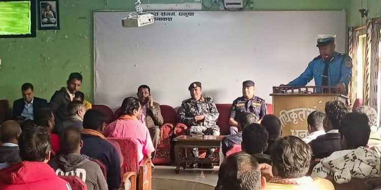 विवाह पञ्चमीमा शिष्ट यातायातका लागि धनुषामा ७५ चालक–व्यवसायीलाई ट्राफिक सचेतना कार्यक्रम सम्पन्न