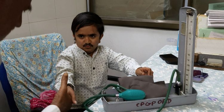 तीन फिट उचाइ भएका गणेश ः जसले पूरा गरे डाक्टर बन्ने सपना