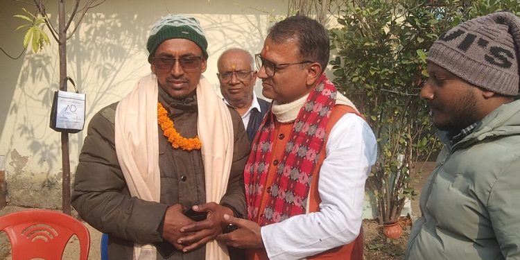 मधेश आन्दोलनका प्रथम सहिद रमेश महतोका दाजुलाई सभामुखले गरे सम्मान