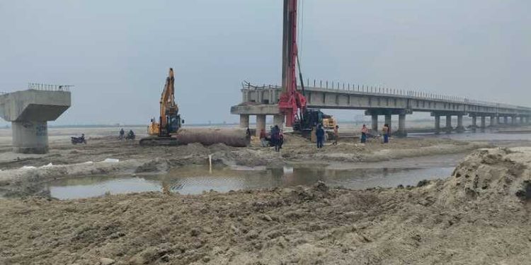 सिराहा र धनुषा जोड्ने कमला पुलको बाँकी काम हुँदै, चैतभित्र सञ्चालनमा ल्याउने लक्ष्य