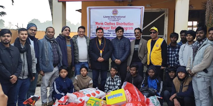 शीतलहरका बेला चिसोबाट जोगिन विद्यार्थीलाई सहयोग, लायन्स क्लबद्वारा सिरक वितरण