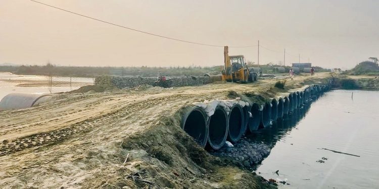 सिरहा र धनुषा सिमानामा पर्ने कमला नदीमा अस्थायी ‘डाइभर्सन’