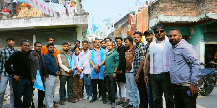 धनुषा–३ मा रास्वपाका मनिष झाको घरदैलो तीव्र, १५० बढी नेता–कार्यकर्ता पार्टी प्रवेश