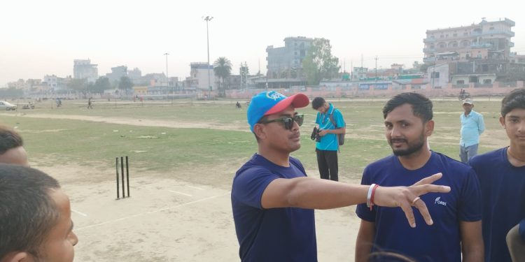 मनिषलाई सघाउन क्रिकेटर ज्ञानेन्द्र मल्ला जनकपुरमा