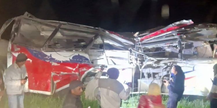 जन्ती बोकेको बस दुर्घटना हुँदा १३ जनाको मृत्यु