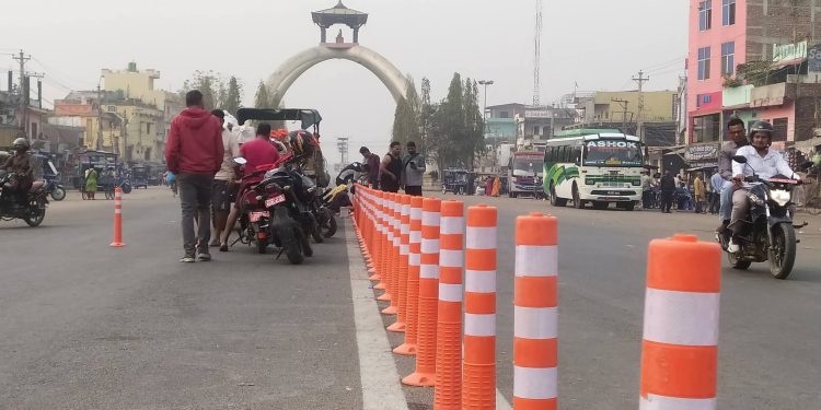 जनकपुरधामको रमानन्द चौकमा ट्राफिक व्यवस्थापनका लागि फ्लेक्सिबल रिफ्लेक्टिभ रिङ जडान