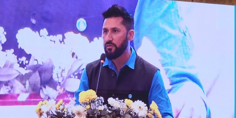 गुटबन्दी र शक्तिको दौडधुप बन्द गर्न सांसदलाई निर्देशन दिँदै लामिछानेले भनेः ‘हामी कानून बनाउन आएका हौं, मन्त्री बन्न होइन’