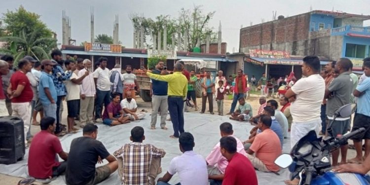 सिरहाको बरियारपट्टी छोटी भन्सार बन्दविरुद्ध आन्दोलन जारी