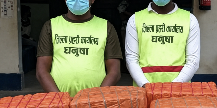 धनुषामा १३७ केजी गाँजासहित दुई जना पक्राउ