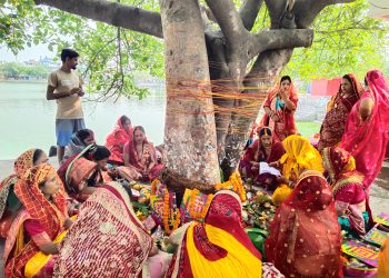 पतिको दिर्घायुको कामना गर्दै मिथिलाञ्चचलमा बरसाइत (बट सावित्री) पर्व मनाइदै,यस्तो छ पौराणिक कथा