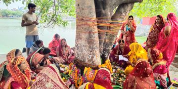 पतिको दिर्घायुको कामना गर्दै मिथिलाञ्चचलमा बरसाइत (बट सावित्री) पर्व मनाइदै,यस्तो छ पौराणिक कथा