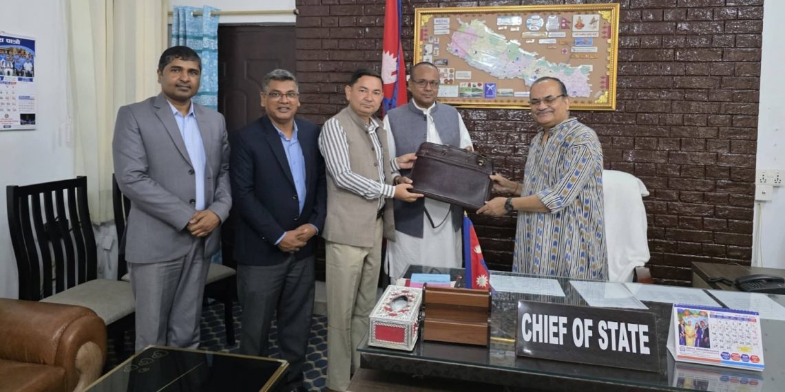 मधेश सरकारको नीति तथा कार्यक्रम प्रदेश प्रमुखलाई हस्तान्तरण