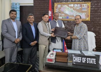 मधेश सरकारको नीति तथा कार्यक्रम प्रदेश प्रमुखलाई हस्तान्तरण