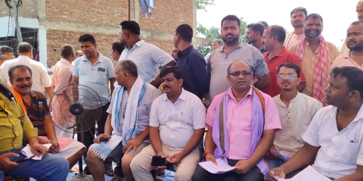 वैकल्पिक व्यवस्था बिना बजार खाली गराउन खोजिएपछि फलफूल तथा तरकारी व्यवसायी आन्दोलित