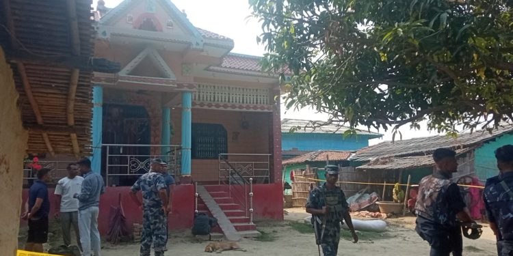 महोत्तरीमा डकैतीको आतंकः प्रतिवाद गर्दा दम्पतीमाथि गोली प्रहार